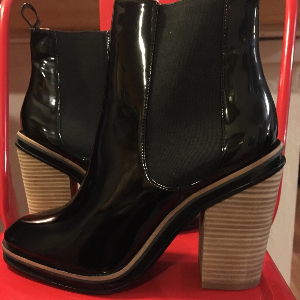 Brand new Aldo ankle boot size 9.